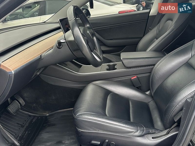Седан Tesla Model 3 2019 в Киеве