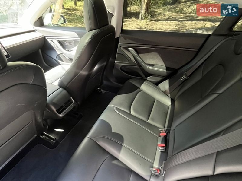 Седан Tesla Model 3 2019 в Киеве