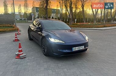 Седан Tesla Model 3 2024 в Києві