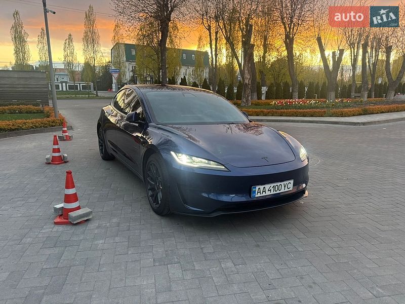 Седан Tesla Model 3 2024 в Києві