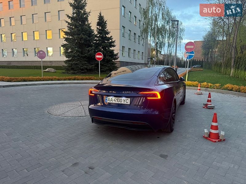 Седан Tesla Model 3 2024 в Києві