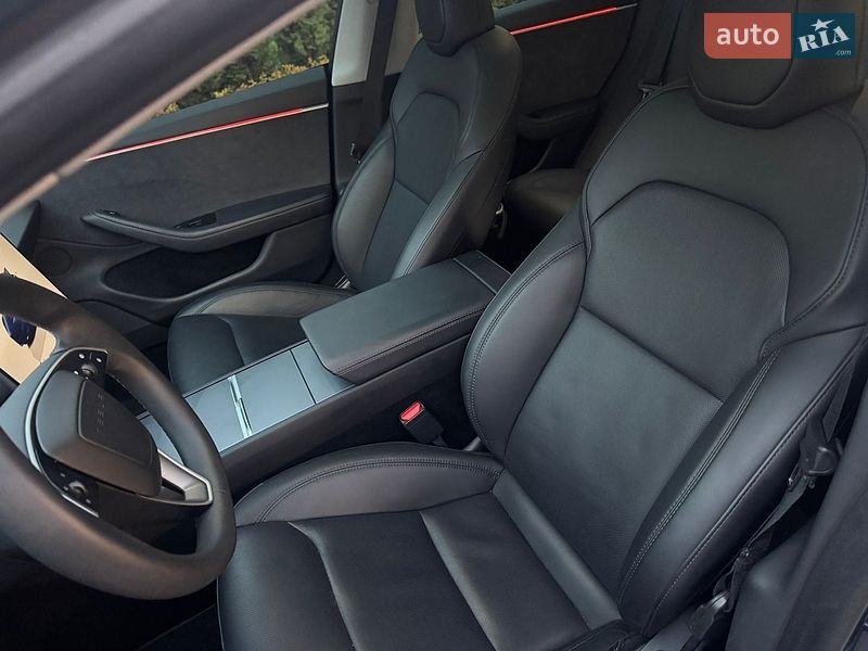 Седан Tesla Model 3 2024 в Києві