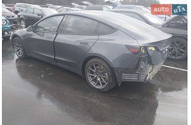 Седан Tesla Model 3 2023 в Ужгороді