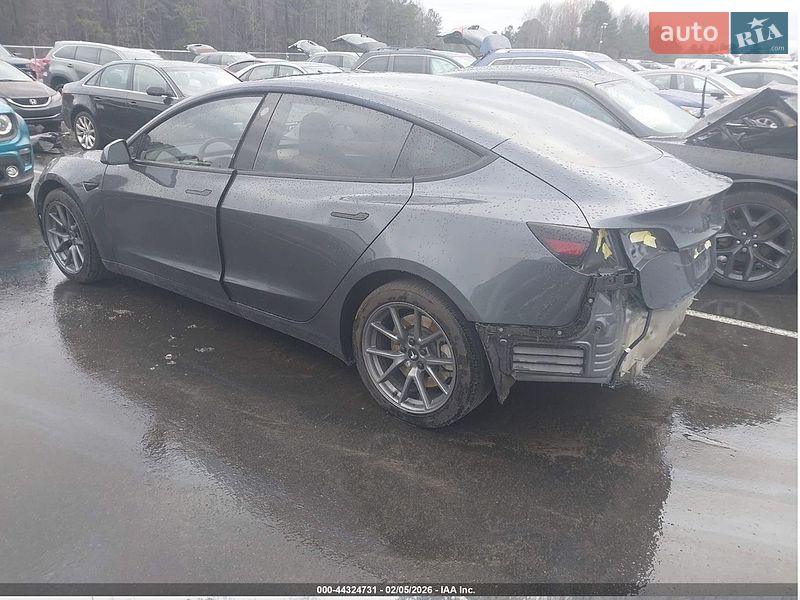 Седан Tesla Model 3 2023 в Ужгороді