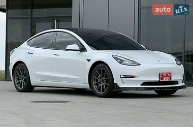 Седан Tesla Model 3 2021 в Черновцах
