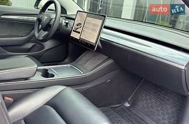 Седан Tesla Model 3 2021 в Черновцах