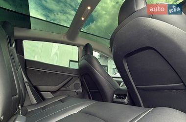 Седан Tesla Model 3 2021 в Черновцах