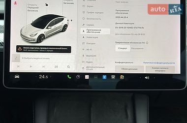 Седан Tesla Model 3 2021 в Черновцах