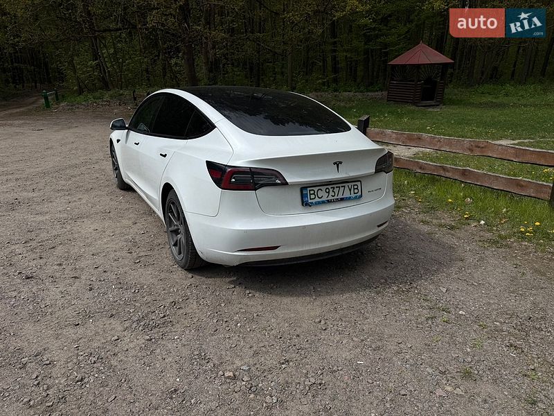 Седан Tesla Model 3 2019 в Львове