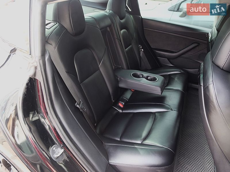 Седан Tesla Model 3 2021 в Киеве