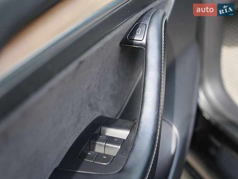Седан Tesla Model 3 2021 в Киеве