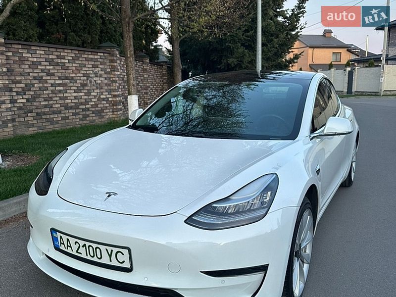 Седан Tesla Model 3 2020 в Киеве