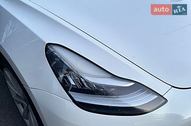 Седан Tesla Model 3 2020 в Киеве