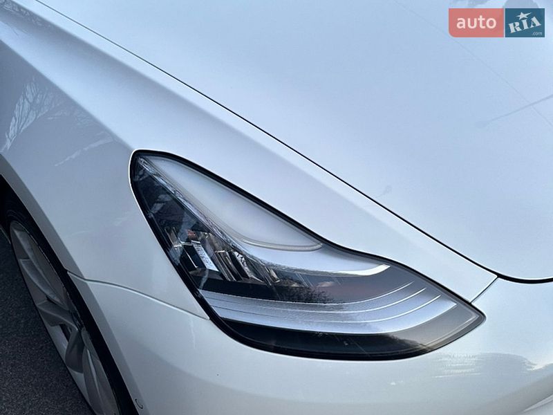 Седан Tesla Model 3 2020 в Киеве