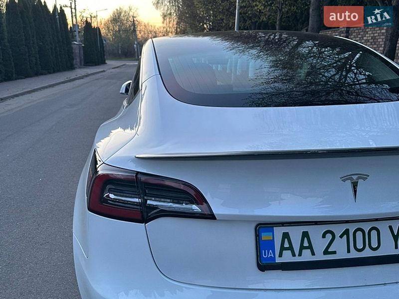 Седан Tesla Model 3 2020 в Киеве