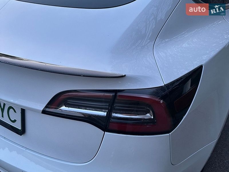 Седан Tesla Model 3 2020 в Киеве