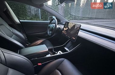 Седан Tesla Model 3 2020 в Киеве