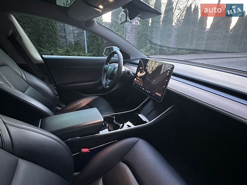 Седан Tesla Model 3 2020 в Киеве