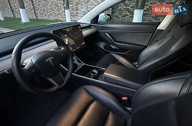 Седан Tesla Model 3 2020 в Киеве