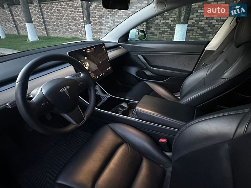 Седан Tesla Model 3 2020 в Киеве