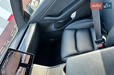 Седан Tesla Model 3 2019 в Одесі