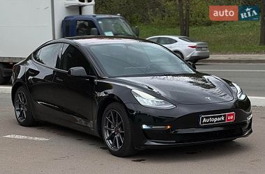 Седан Tesla Model 3 2019 в Киеве