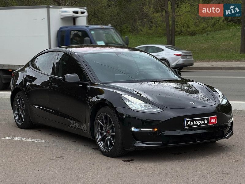 Седан Tesla Model 3 2019 в Киеве