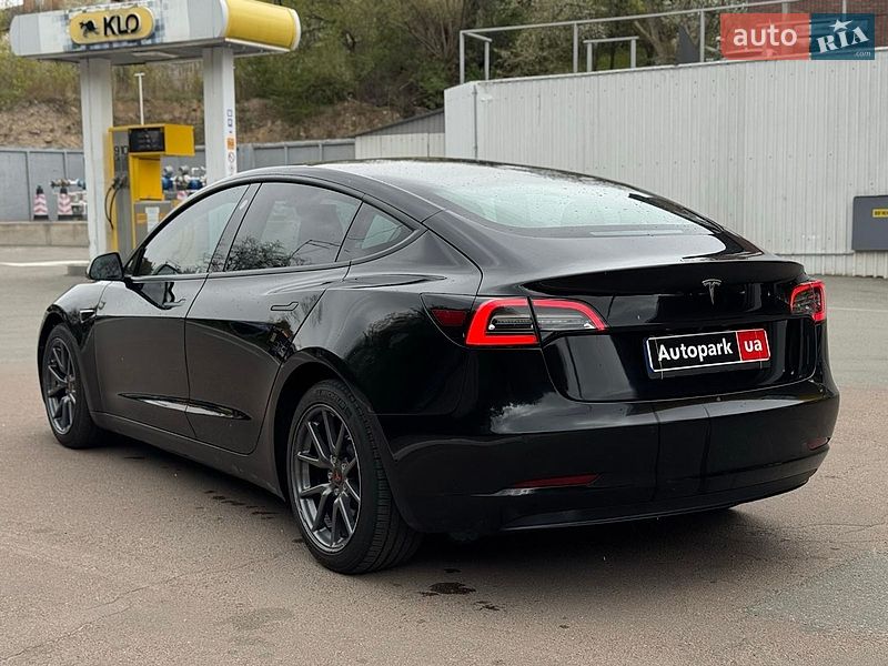 Седан Tesla Model 3 2019 в Киеве
