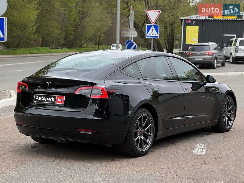Седан Tesla Model 3 2019 в Киеве