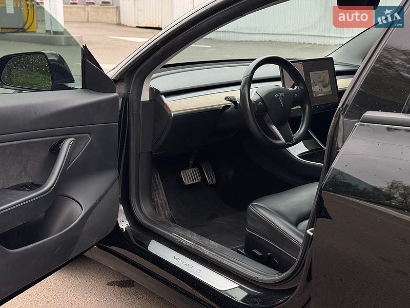 Седан Tesla Model 3 2019 в Киеве