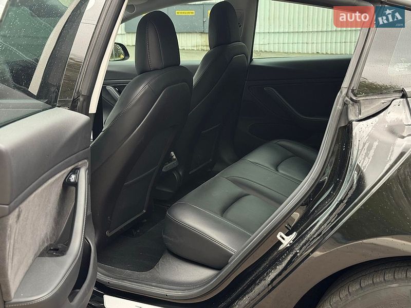 Седан Tesla Model 3 2019 в Киеве