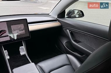 Седан Tesla Model 3 2019 в Киеве