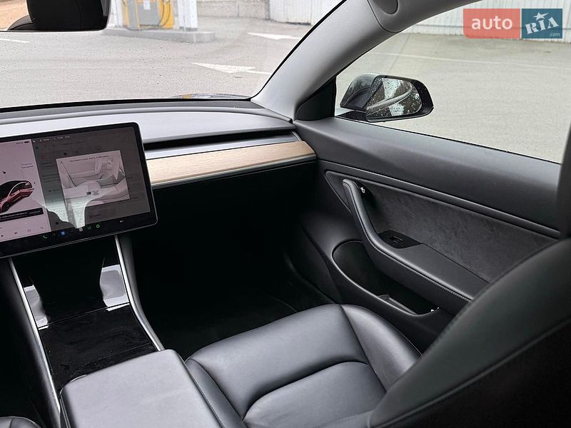 Седан Tesla Model 3 2019 в Киеве