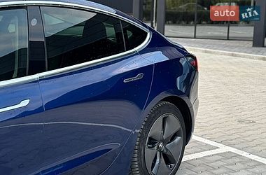 Седан Tesla Model 3 2019 в Шептицькому
