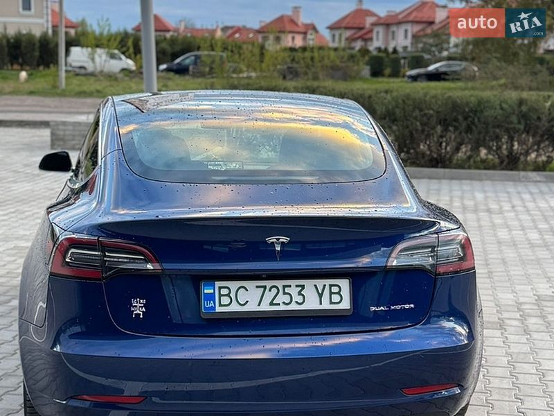 Седан Tesla Model 3 2019 в Шептицькому