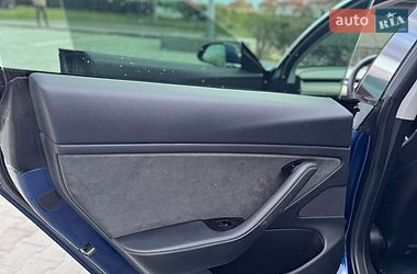 Седан Tesla Model 3 2019 в Шептицькому