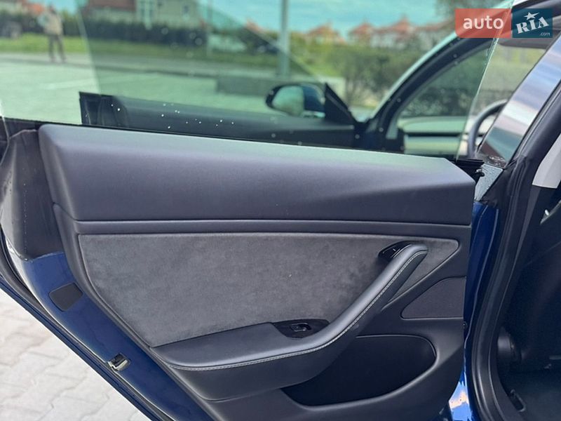 Седан Tesla Model 3 2019 в Шептицькому