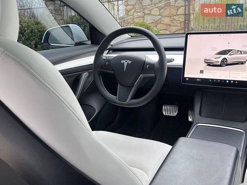 Седан Tesla Model 3 2022 в Ивано-Франковске