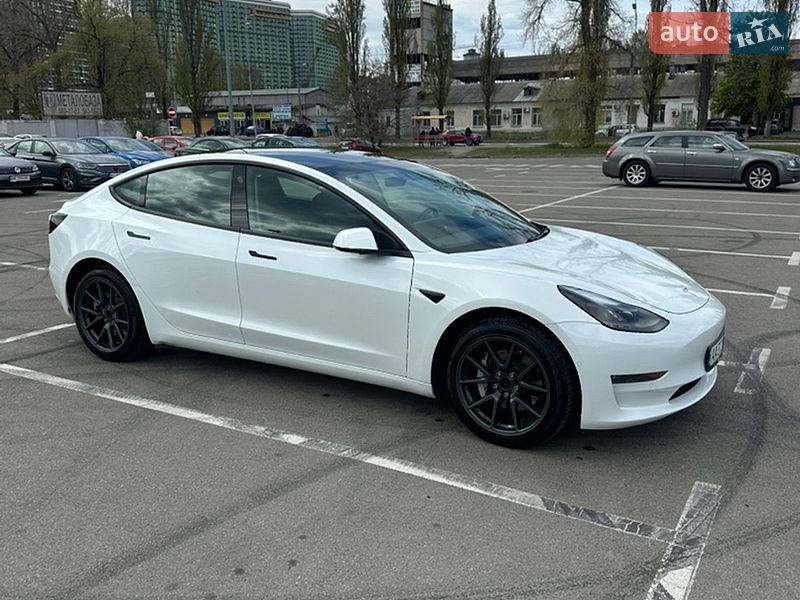 Седан Tesla Model 3 2021 в Києві
