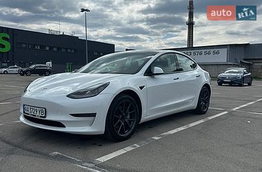 Седан Tesla Model 3 2021 в Києві