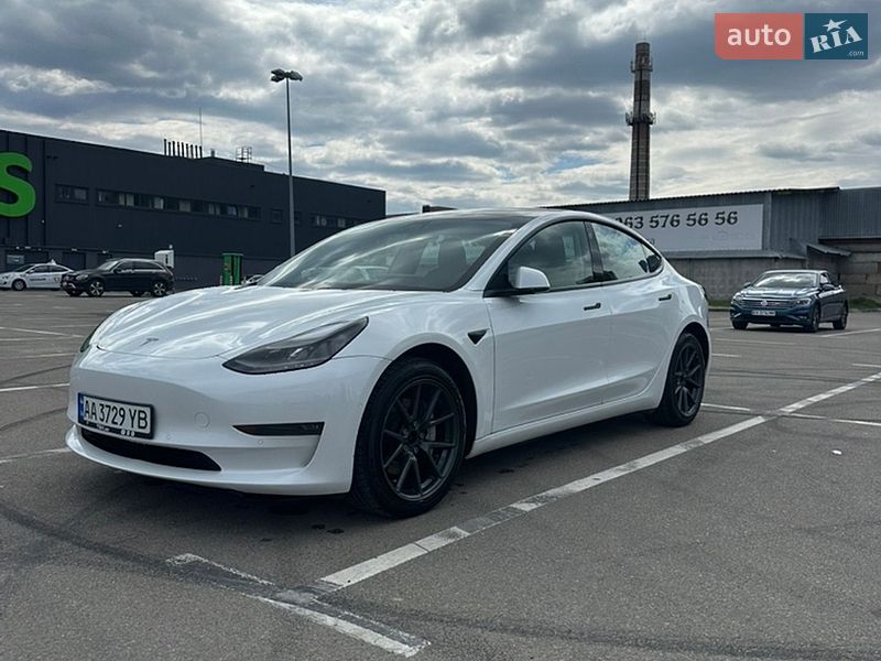 Седан Tesla Model 3 2021 в Києві
