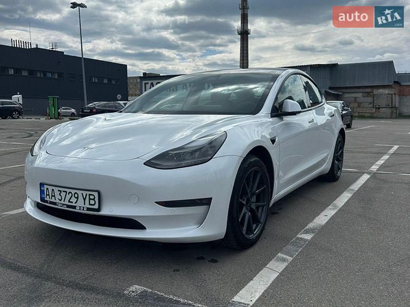 Седан Tesla Model 3 2021 в Києві