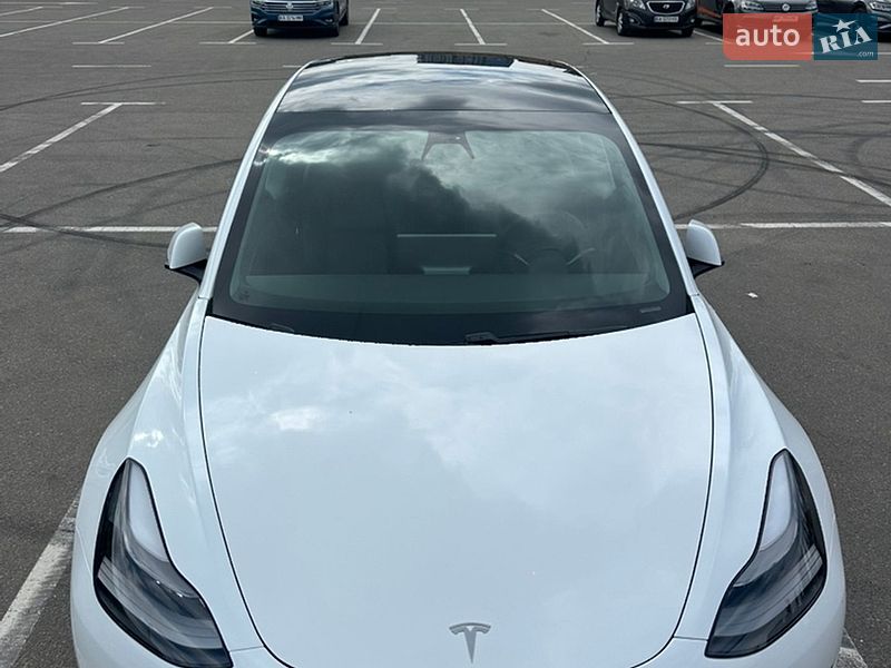 Седан Tesla Model 3 2021 в Києві