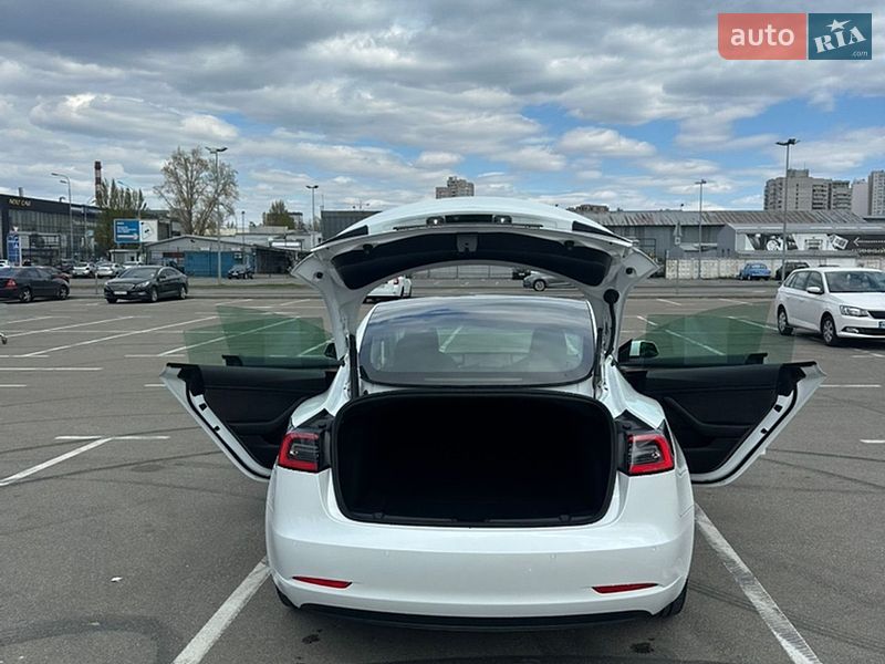 Седан Tesla Model 3 2021 в Києві