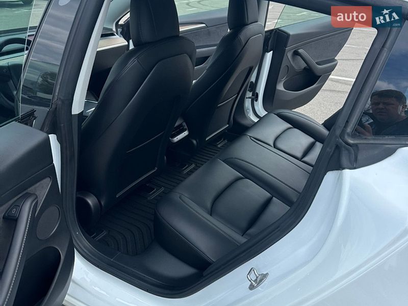 Седан Tesla Model 3 2021 в Києві