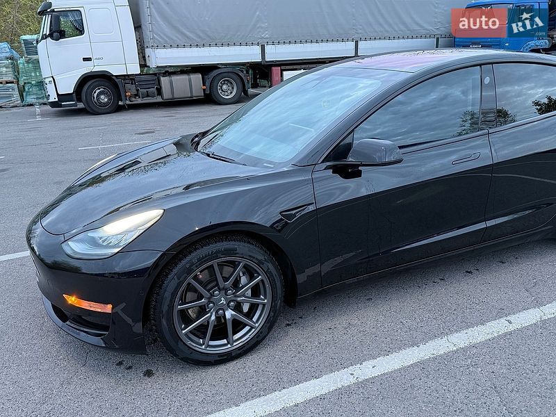Седан Tesla Model 3 2018 в Дніпрі