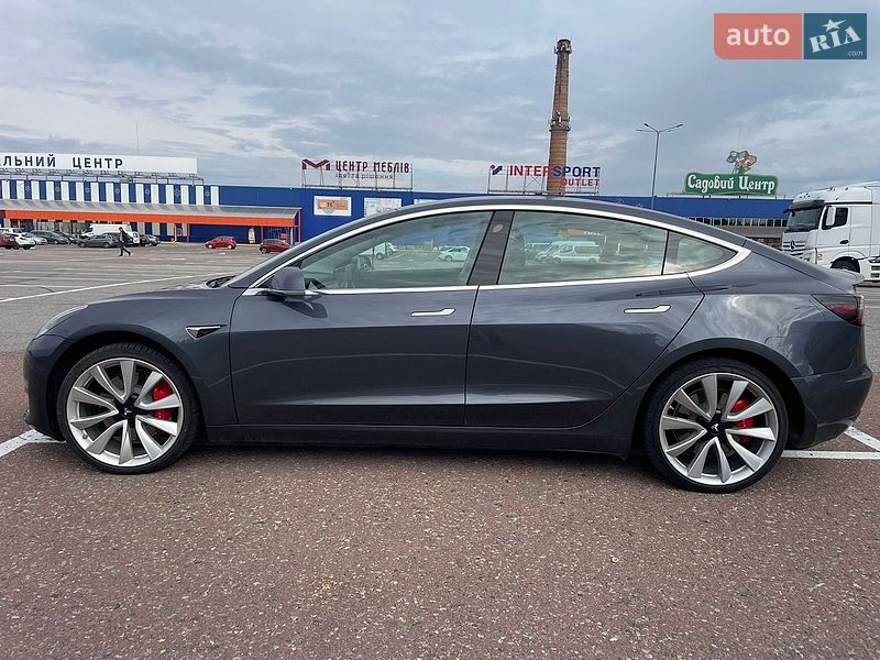 Седан Tesla Model 3 2019 в Львове