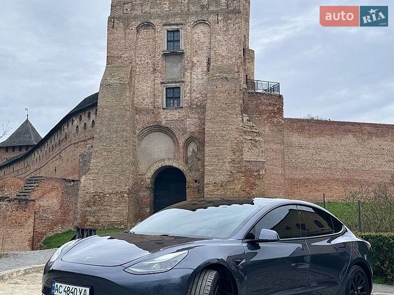 Tesla Model 3 2020
