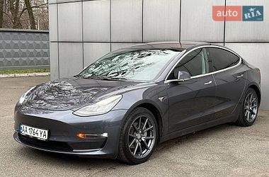 Седан Tesla Model 3 2018 в Львове