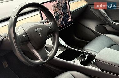 Седан Tesla Model 3 2018 в Львове